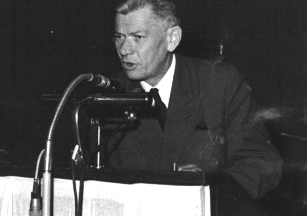 Josef Smrkovský - místopředseda ČNR v době Pražského povstání Josef Smrkovský - místopředseda ČNR v době Pražského povstání