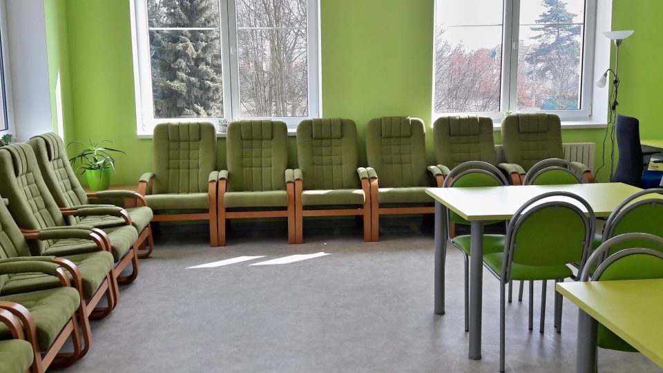 Psychiatrická nemocnice v Dobřanech má nový léčebný pavilon. Pacientům nabídne větší soukromí a přibylo i několik terapeutických místností