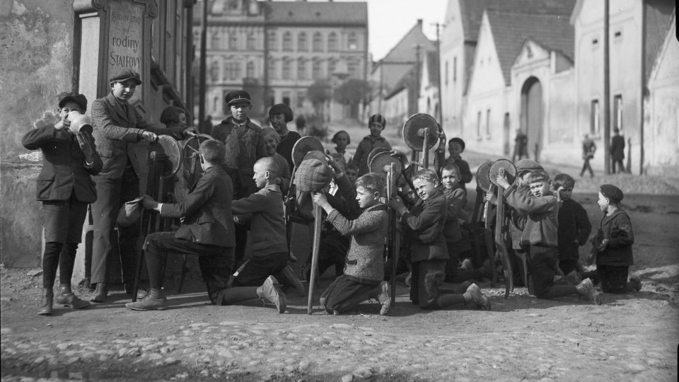 Velikonoční „rachání“ ve Skvrňanech, 1929