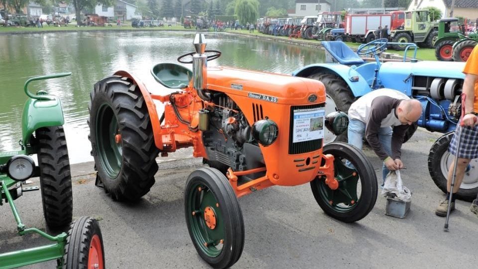 Do Brnířova se už po sedmé sjedou staré traktory a zemědělská technika