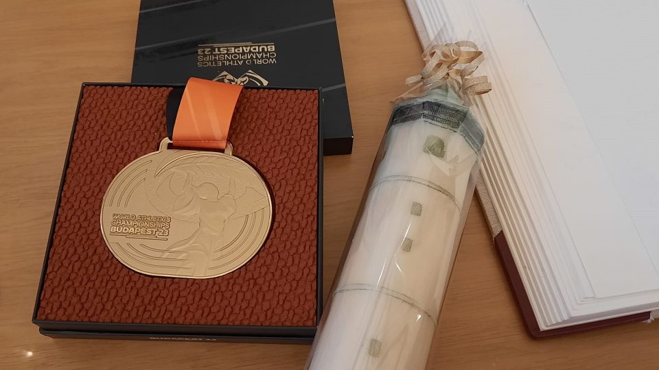 Novou držitelkou stříbrné pamětní medaile města Domažlice je japonská atletka Haruka Kitagučiová