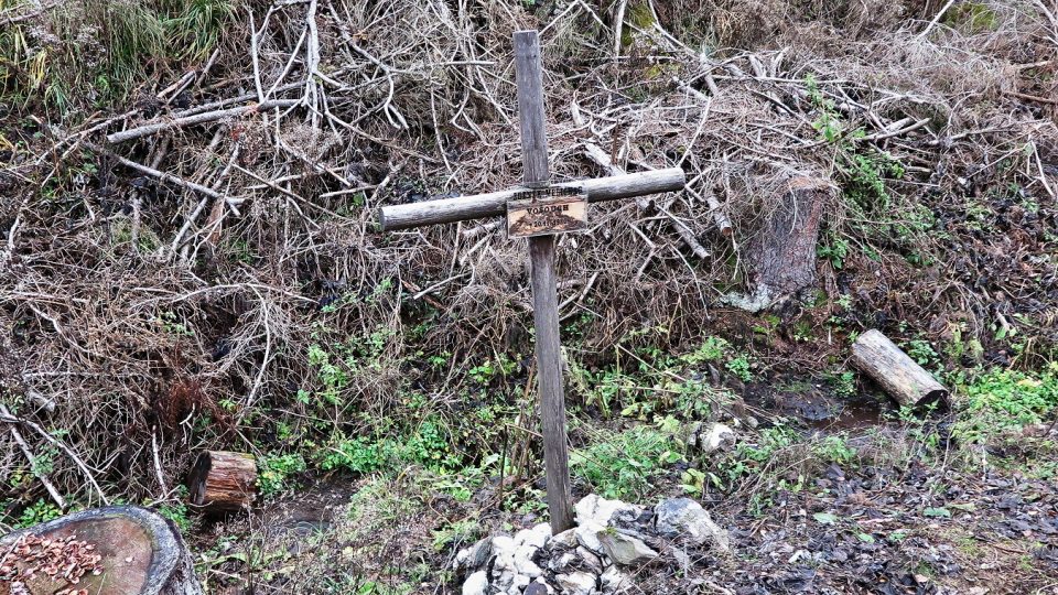 Křížek na úpatí Vlčí hory připomíná smutnou událost