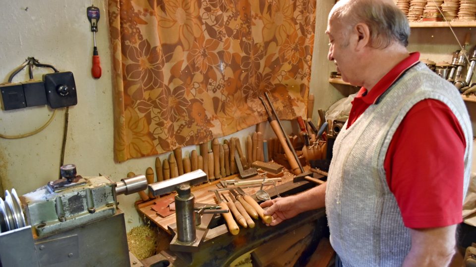 Práce se dřevem Jiřího Koženého prý zajímala už od mládí