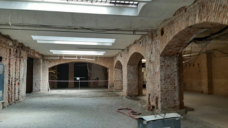 Výpravní budova hlavního vlakového nádraží v Plzni prochází rekonstrukcí