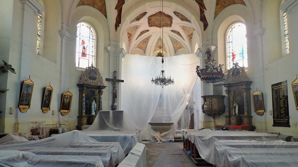 Černošín u Stříbra opravuje barokní kostel svatého Jiří. První etapa rekonstrukce kostela sv. Jiří v Černošíně se chýlí ke konci