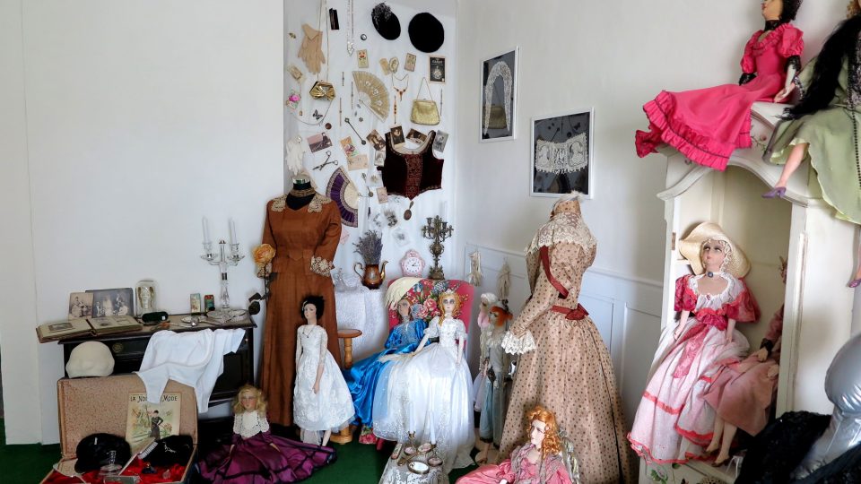 Panenky, kočárky nebo historickou dámskou módu si můžete prohlédnout v Chodové Plané na Tachovsku