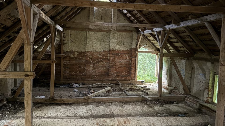 Podkroví do kterého zatéká | foto: Jan Dvořák Podkroví do kterého zatéká