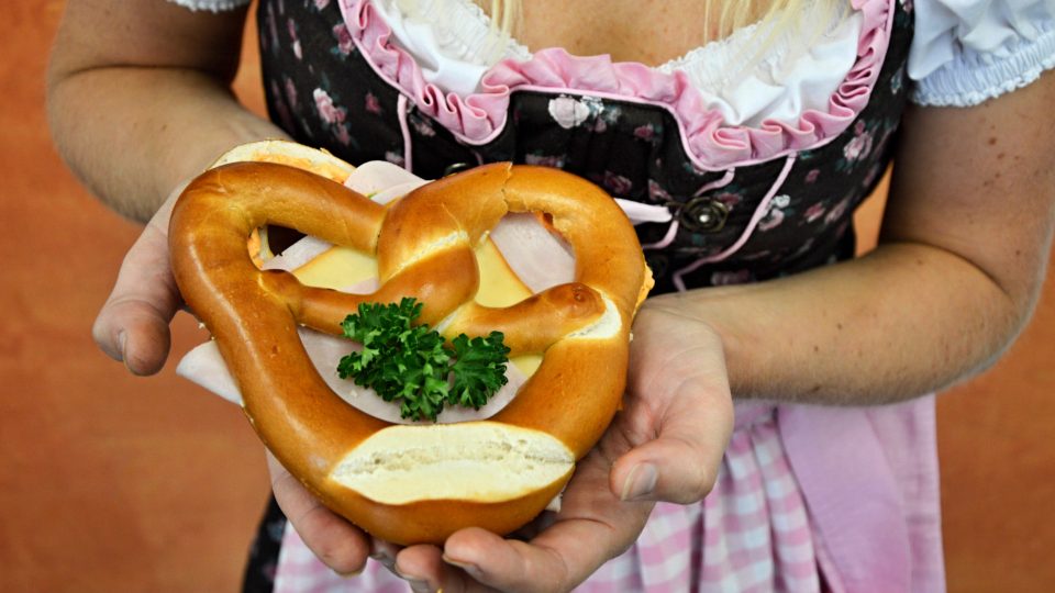 Kromě guláše nebo preclíků plněných bavorskou pomazánkou obatzda, šunkou a sýrem chystá další speciality