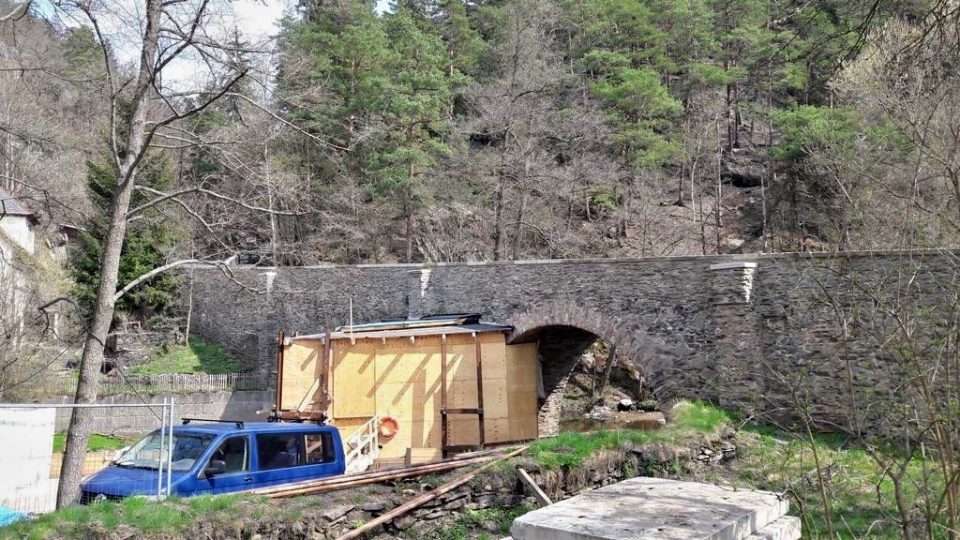 Oprava historického kamenného mostu v Rabštejně nad Střelou