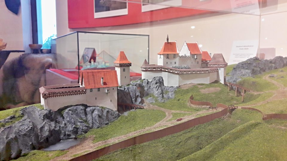 Přeštičtí muzejníci se rozhodli připomenout slavné dějiny této hradní památky v roce, kdy si připomínáme 700 let od první písemné zmínky o hradu Skála