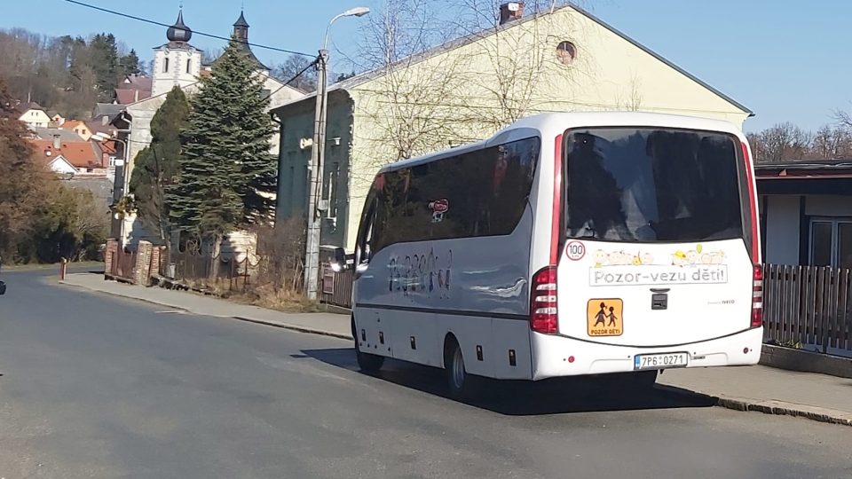 Školní autobus na Velharticku