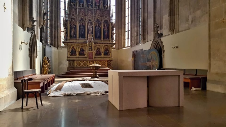 Právě v těchto dnech se v plzeňské katedrále svatého Bartoloměje naplno rozbíhá rekonstrukce za více než 100 miliónů korun