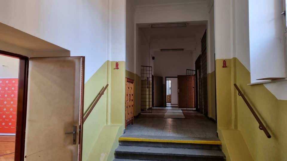 Interiér bývalé školy na Doubravce