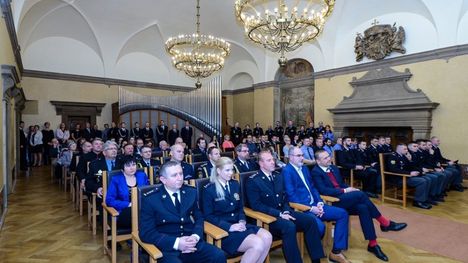 Devětadvacet hasičů, policistů, zdravotníků, strážníků i řadových občanů ocenili představitelé Plzně za mimořádné činy při záchraně lidského života