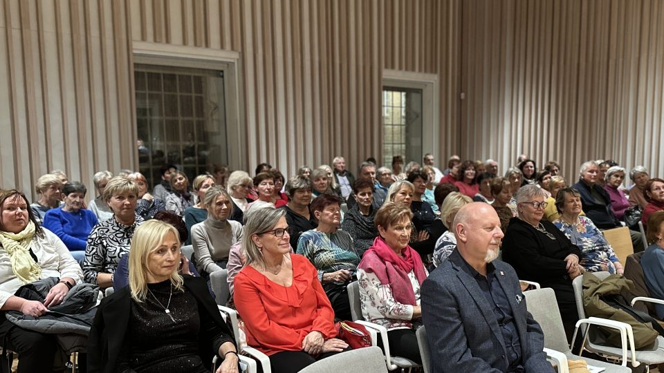 Nahrávka silvestrovských Záletů Aleny Zárybnické s moderátorkami pořadu Sama doma