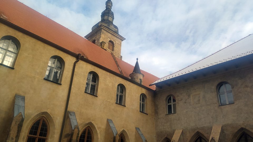 Františkánský klášter - na zdejším hřbitově měla být pohřbena hlava švédského vojáka