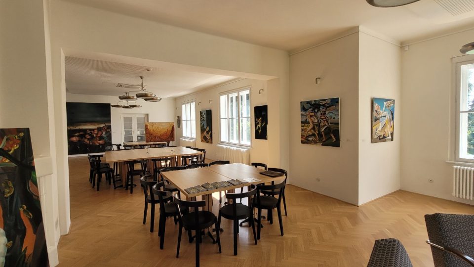 Prostor největší haly ve vile bude sloužit i jako galerie | foto: Miroslav Kobza, Český rozhlas Prostor největší haly ve vile bude sloužit i jako galerie