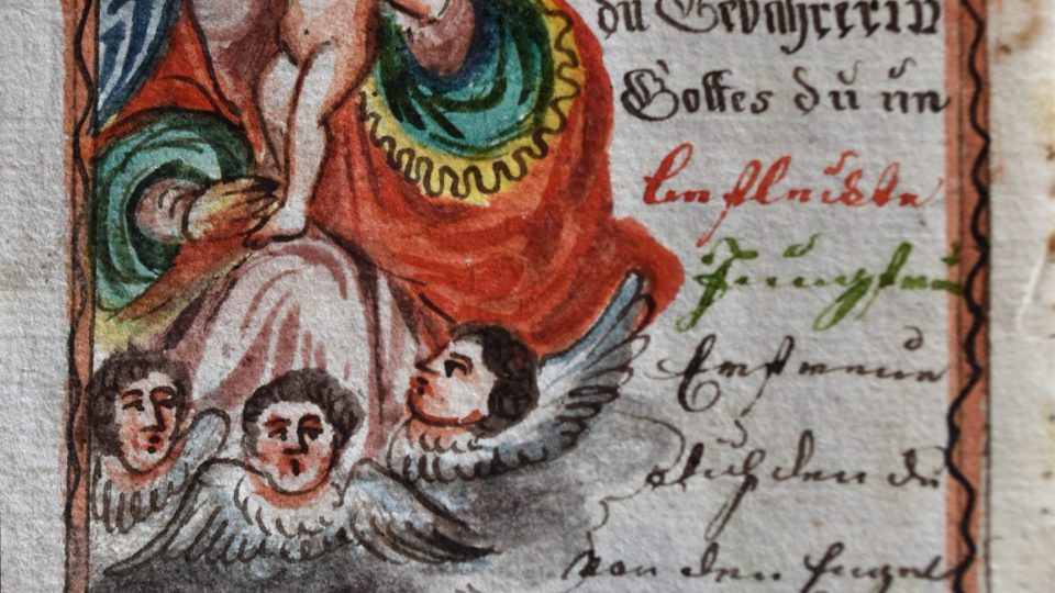 Začátek mariánské modlitby ilustruje ve stejné modlitební knize vyobrazení Madonny s Jezulátkem na obláčku neseném třemi andílky