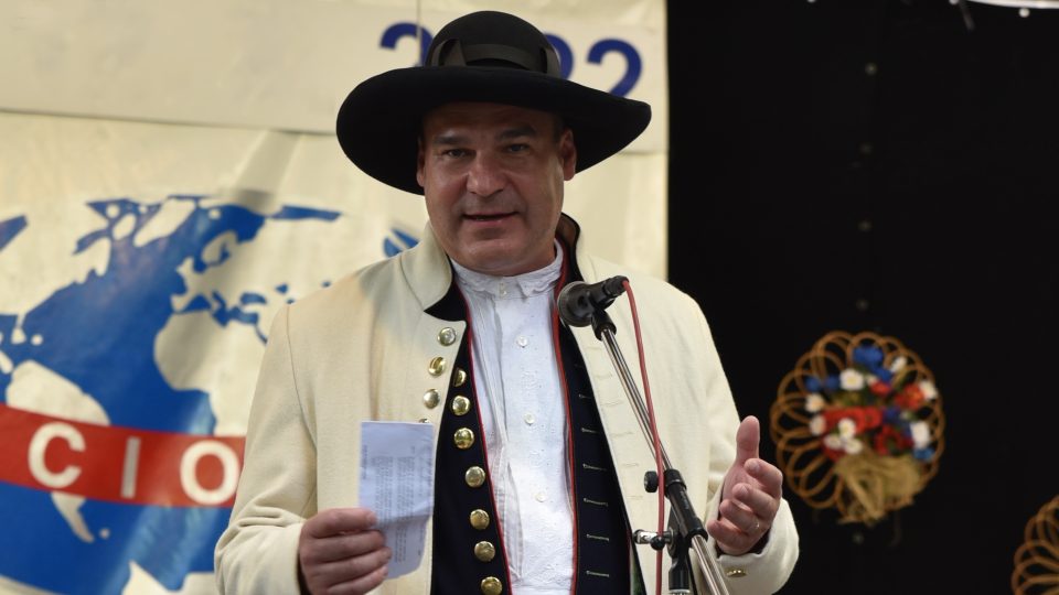 Petr Buršík, Národopisný soubor Postřekov - v dlouhém kabátě a klobouku „širáku“, rok 2022