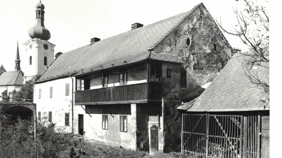 Historické fotografie domu U Lípy, někdy také označován jako domu U České lípy (1976)