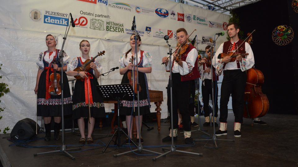 Lidová muzika folklorního souboru Váh, Púchov (Slovensko)