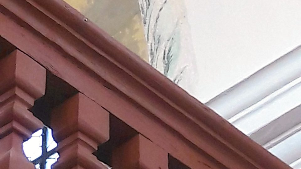 Při malování kostela Nejsvětější Trojice a svatého Šimona a Judy v Dýšině u Plzně čekalo na malíře Ivana Vitáka velké překvapení
