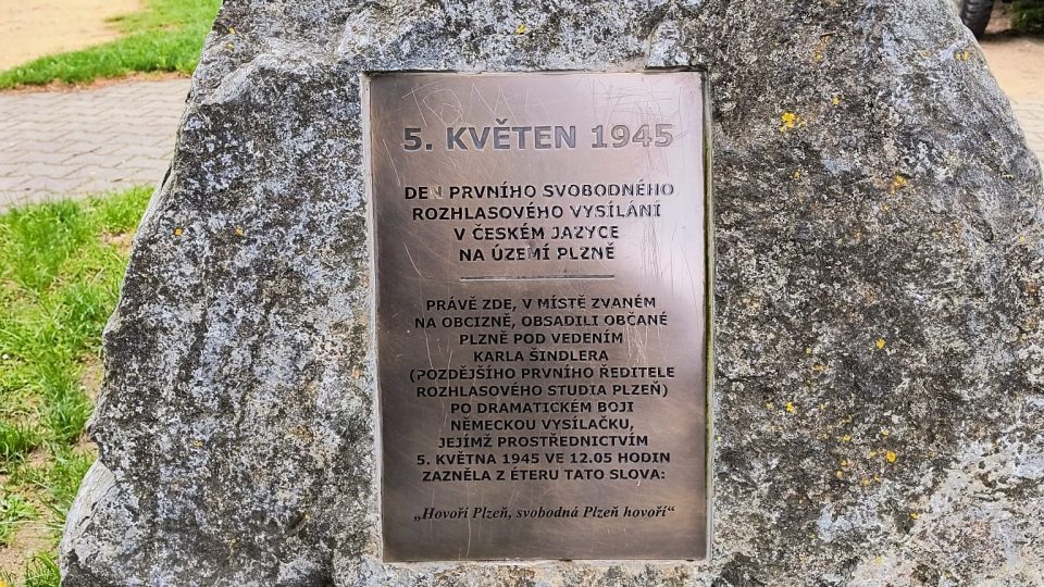 Pamětní deska na Obcizně | foto: Český rozhlas Plzeň Pamětní deska na Obcizně