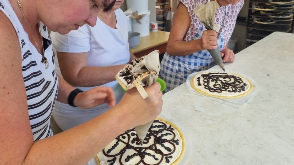 Bořická pekárna peče koláče na Chodské slavnosti | foto: Julie Suchá, Český rozhlas Bořická pekárna peče koláče na Chodské slavnosti