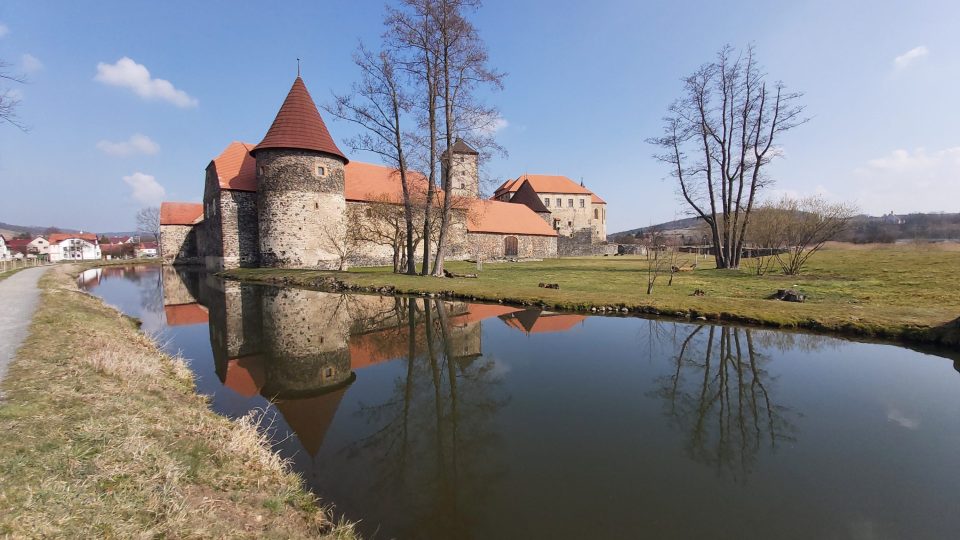 Správu hradu převážně zaměstnává úklid a údržba hradního okolí