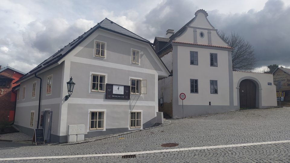 Dům, kde bydlel a kam chodil do školy Jakub Jan Ryba (vlevo) a nejstarší nepomucký dům - Dům U Lípy
