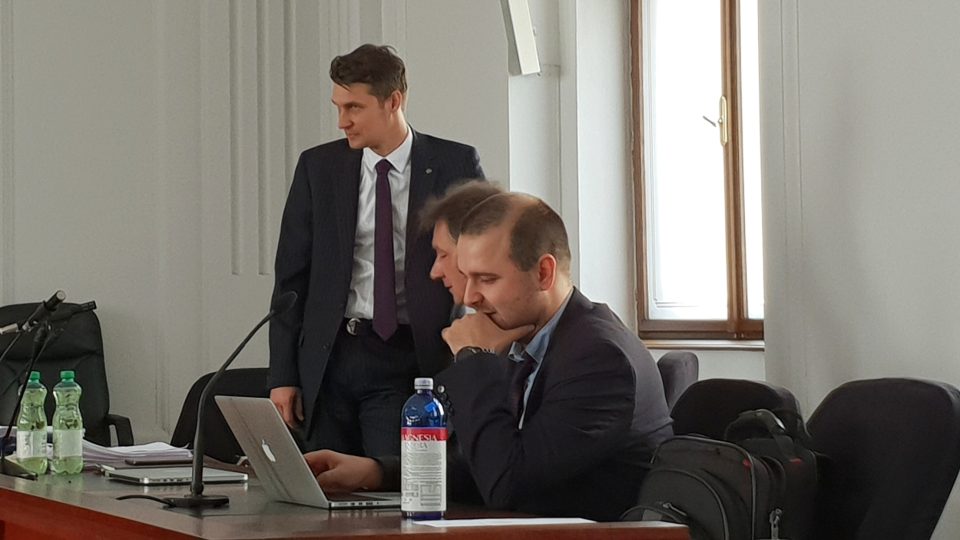 Krajský soud v Plzni začal projednávat konkurz plzeňských hutí a kováren Pilsen Steel. Firma s miliardovými dluhy od ledna nevyrábí. Zrhuba 600 zaměstnanců zůstává doma