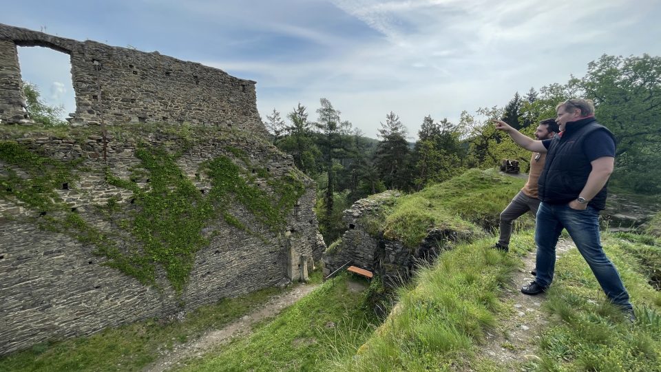 Archeologové u hradu Buben