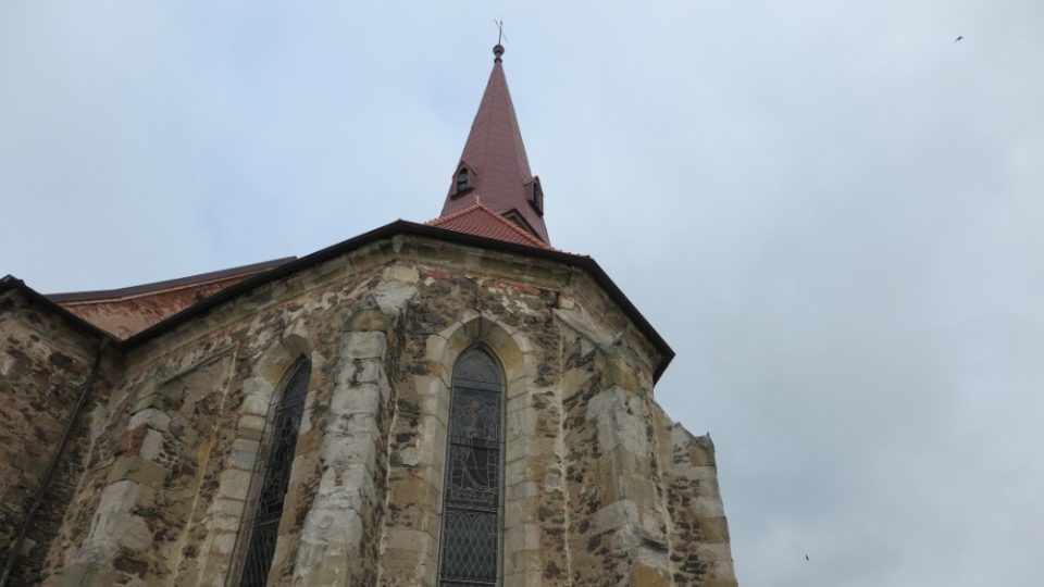 Kostelec na Tachovsku postupně opravuje dominantu obce, místní kostel. V posledních 11 letech obec opravila nejvíc poškozená místa památky, obnovila vitráže a nechala udělat novou střechu. Opravy budou dál pokračovat
