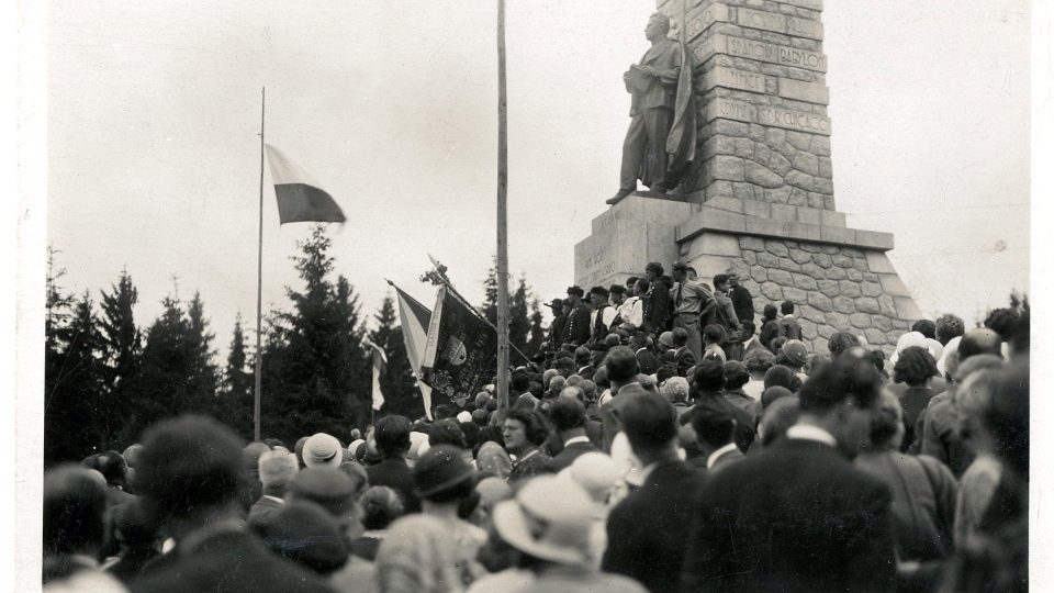Slavnostní odhalení pomníku J. Š. Baara 5. 7. 1933