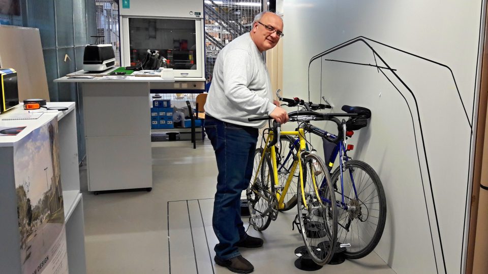 Podle projektanta Radka Pfeifera by měl mít cyklobox takové minimální rozměr, aby se do něj vešla dvě kola pro dospělého, jedno kolo pro dítě, popřípadě batoh a podobně