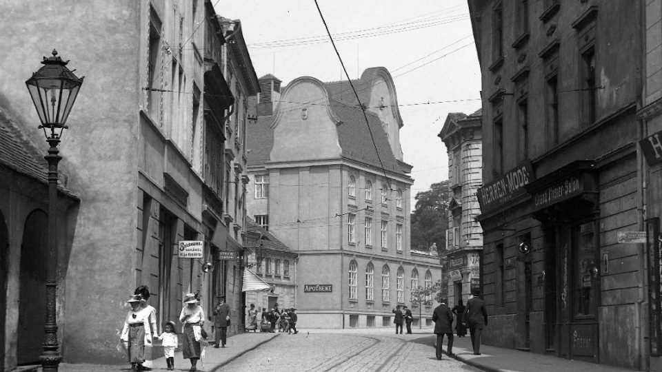 Pohled do ulice Malá Hradební v roce 1923
