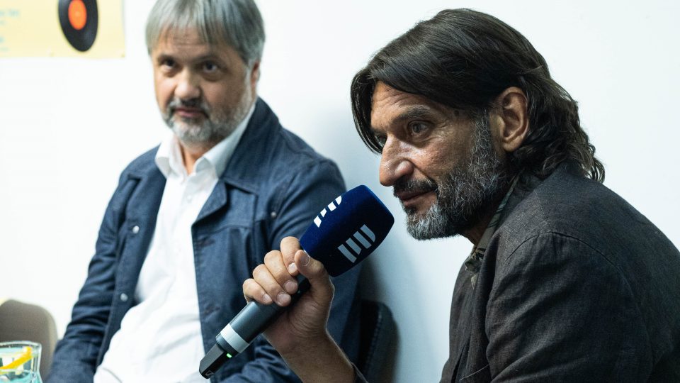 Režisér Šimon Koudela (vlevo) a herec Ivan Franěk | foto: Natálie Nejezchlebová, Český rozhlas Režisér Šimon Koudela (vlevo) a herec Ivan Franěk