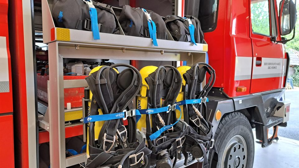 Dobrovolní hasiči ze Žichlic mají novou moderní zbrojnici