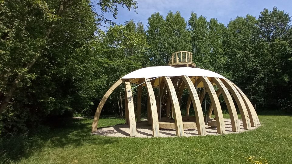 Lesní chrám má pozoruhodnou konstrukci | foto: Aleš Spurný, Český rozhlas Lesní chrám má pozoruhodnou konstrukci