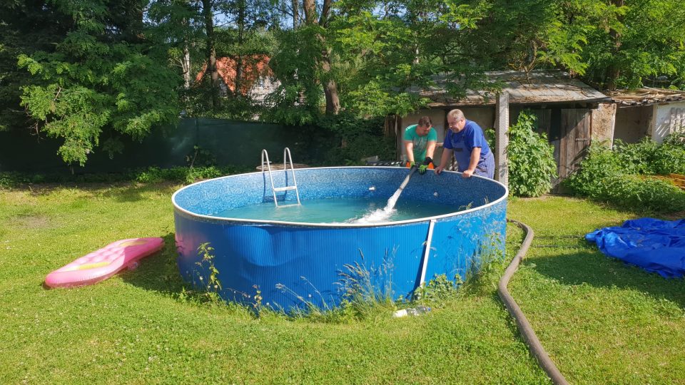 Vodárna Plzeň napouští zahradní bazény