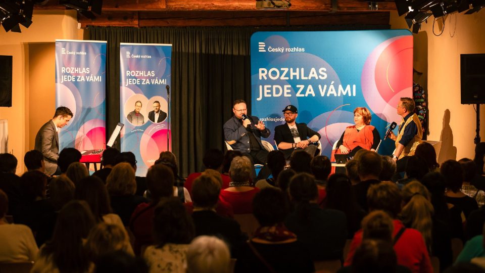René Zavoral, Jan Smigmator, Naďa Konvalinková a Aleš Cibulka během představení