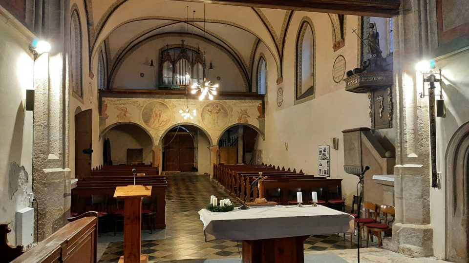 Kostel Všech Svatých v Plzni na Roudné