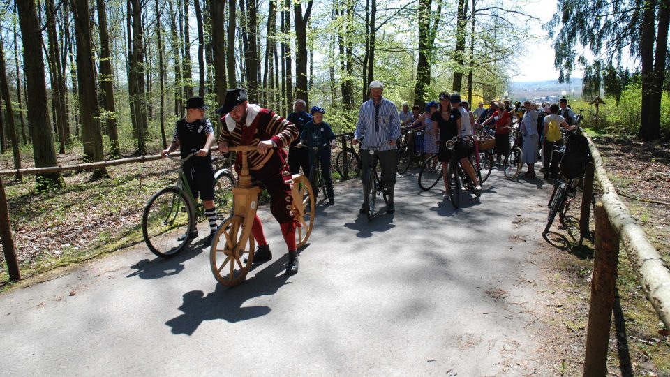 Zahájení okružní 15 km jízdy historických velocipedů na trase Kozel – Hádky – Milínov