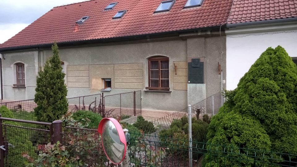 V tomto domě Jiří Potůček bydlel