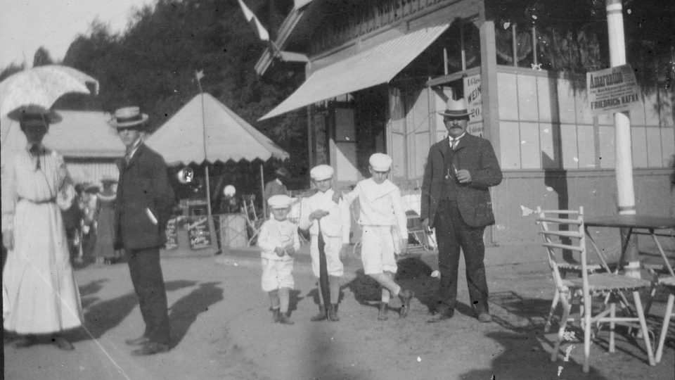 Kuchařská výstava, pavilon Champagne. Foto A. Schiebel, 1904
