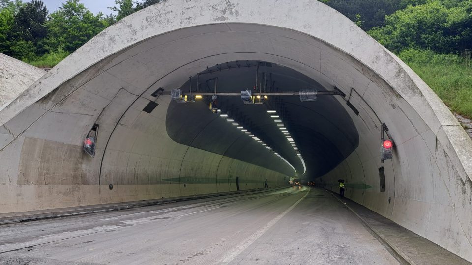 Dálniční tunel Valík se opravuje