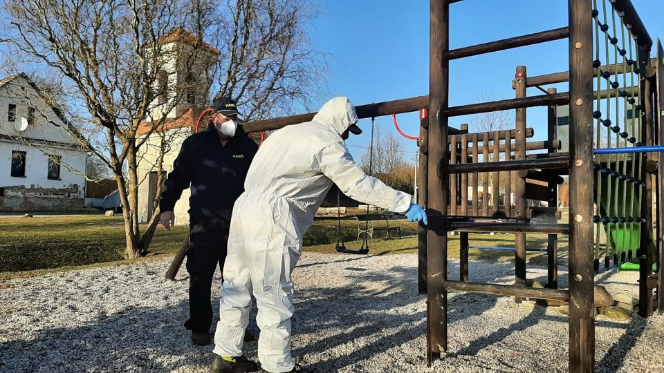 Dezinfekce dětského hřiště v obci Dolní Vlkýš(Plzeň-město)