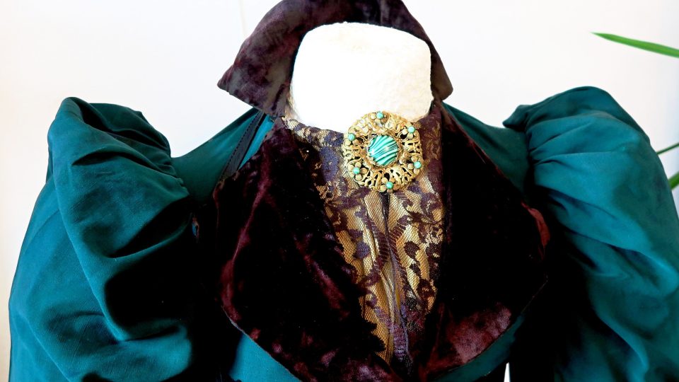 V Černošíně je k vidění viktoriánská móda. Je součástí nové výstavy Historie dámské módy