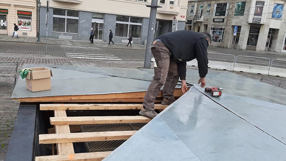 Kašny na náměstí v Plzni byly probuzeny ze zimního spánku