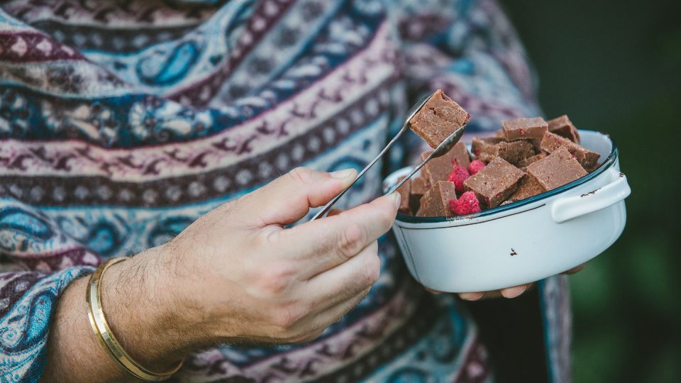 Nepečené karamelky s malinami a čokoládou